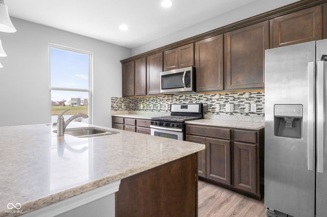 2216 Creek Bank Drive, Columbus, IN 47201