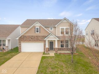 2216 Creek Bank Drive, Columbus, IN 47201