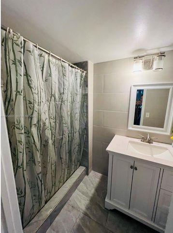 851 NE 207th Ter 6-103, Miami, FL 33179