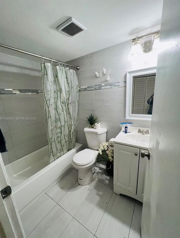 851 NE 207th Ter 6-103, Miami, FL 33179