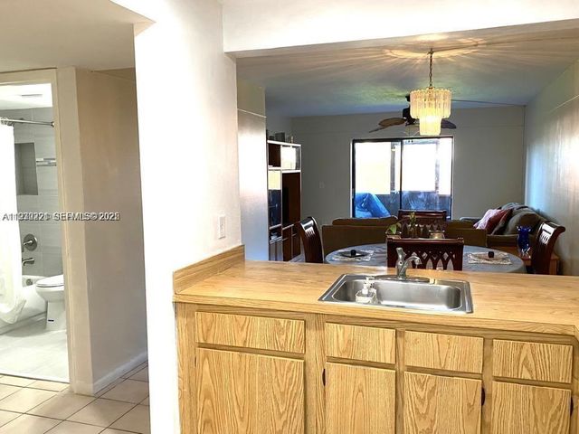 851 NE 207th Ter 6-103, Miami, FL 33179