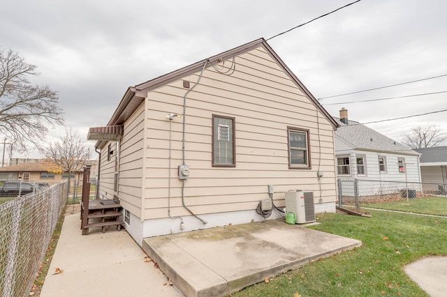 3018 E Cudahy AVENUE, Saint Francis, WI 53235