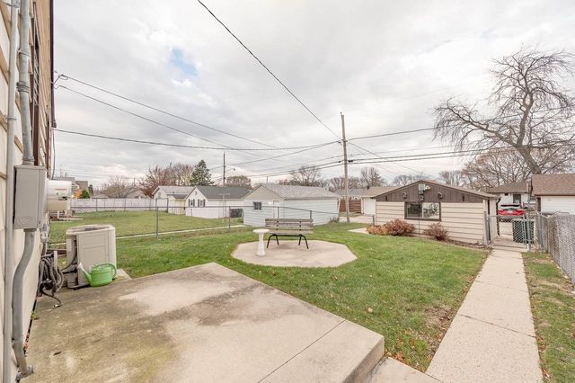 3018 E Cudahy AVENUE, Saint Francis, WI 53235