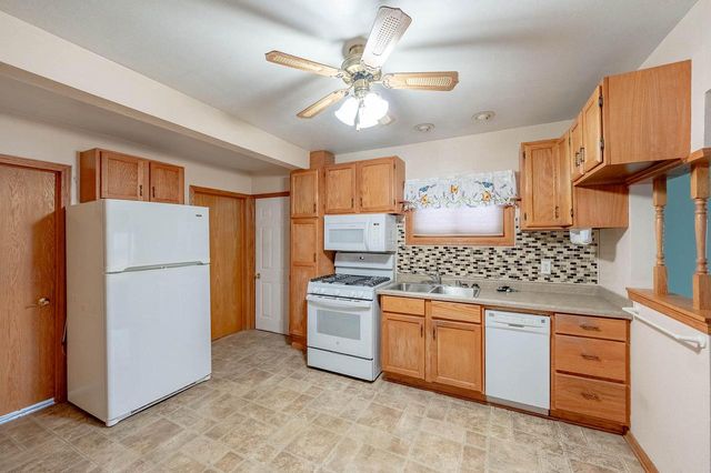 3018 E Cudahy AVENUE, Saint Francis, WI 53235