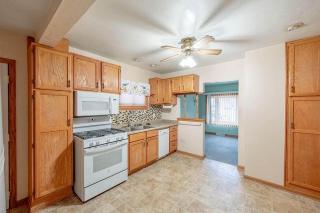 3018 E Cudahy AVENUE, Saint Francis, WI 53235