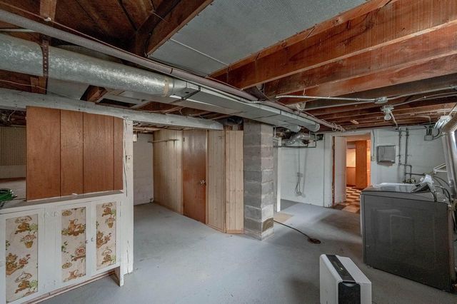 3018 E Cudahy AVENUE, Saint Francis, WI 53235