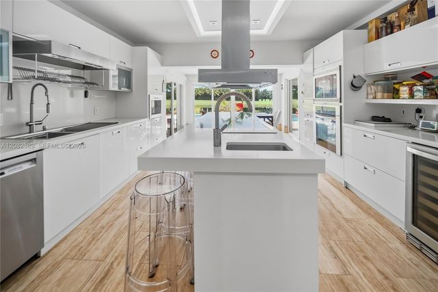 9448 NW 54th Doral Cir Lane, Doral, FL 33178