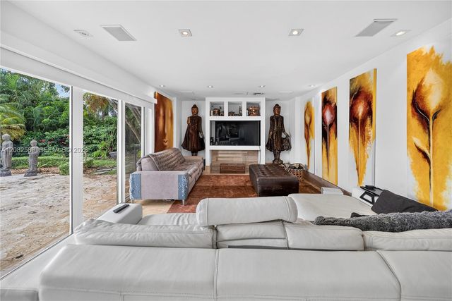 9448 NW 54th Doral Cir Lane, Doral, FL 33178