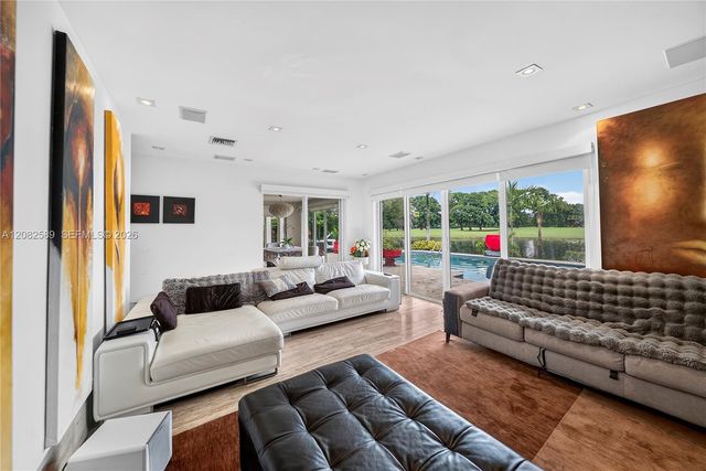 9448 NW 54th Doral Cir Lane, Doral, FL 33178