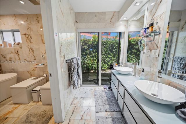 9448 NW 54th Doral Cir Lane, Doral, FL 33178