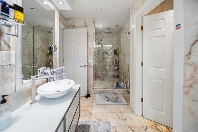 9448 NW 54th Doral Cir Lane, Doral, FL 33178