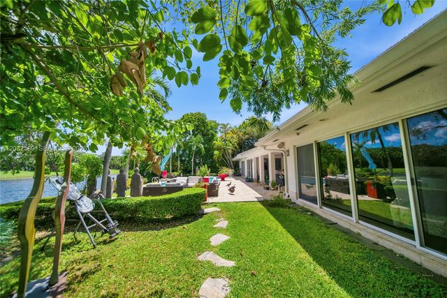 9448 NW 54th Doral Cir Lane, Doral, FL 33178