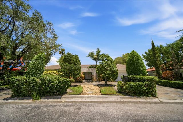 9448 NW 54th Doral Cir Lane, Doral, FL 33178
