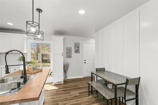 18505 E 5th Street N, Independence, MO 64056