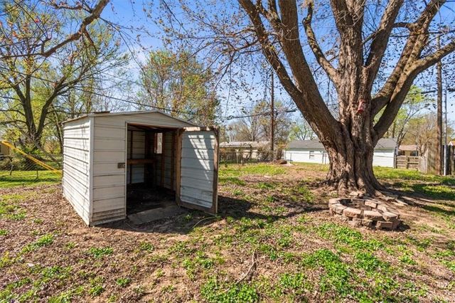 18505 E 5th Street N, Independence, MO 64056