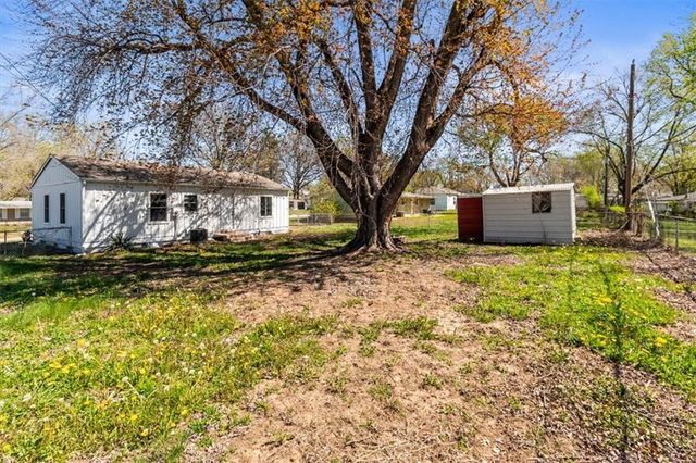 18505 E 5th Street N, Independence, MO 64056