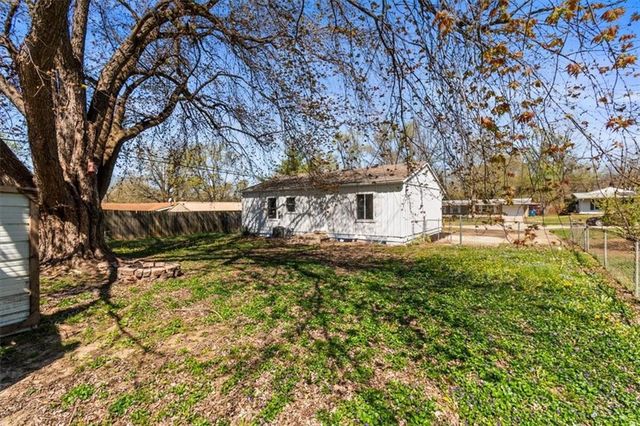 18505 E 5th Street N, Independence, MO 64056