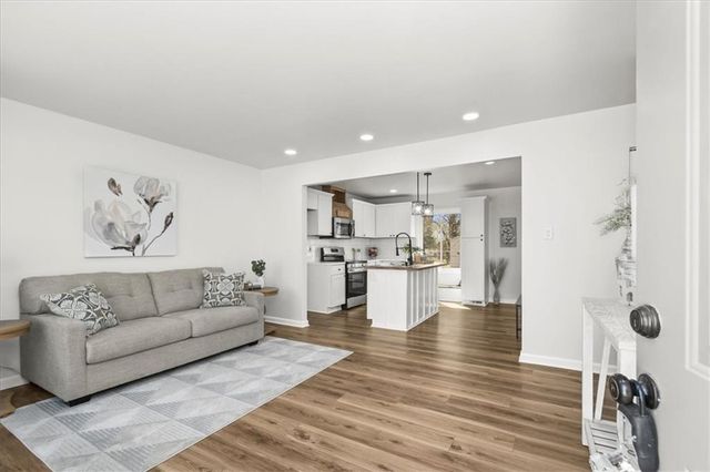 18505 E 5th Street N, Independence, MO 64056