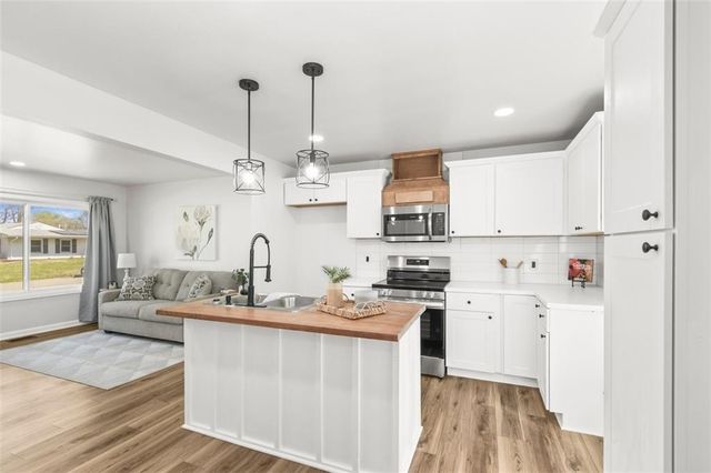 18505 E 5th Street N, Independence, MO 64056