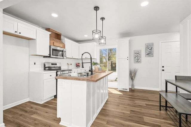 18505 E 5th Street N, Independence, MO 64056