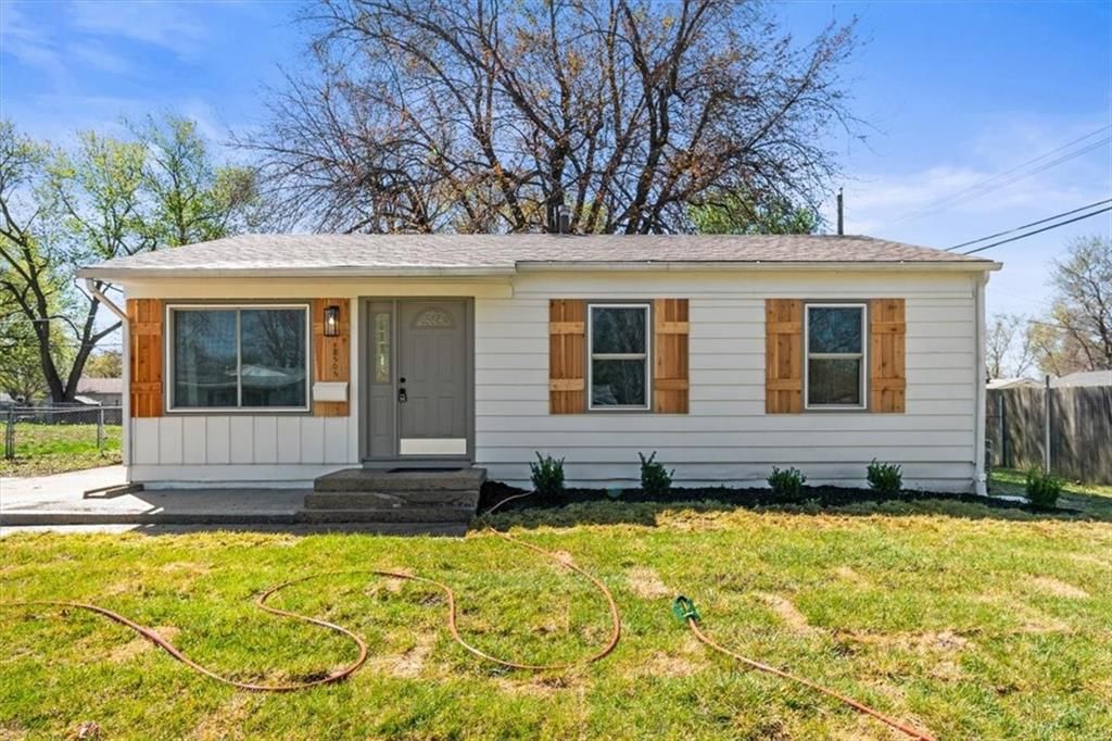 18505 E 5th Street N, Independence, MO 64056