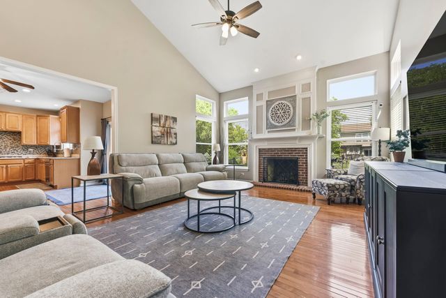 531 Brookside Avenue, Algonquin, IL 60102