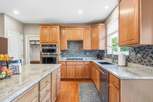 531 Brookside Avenue, Algonquin, IL 60102