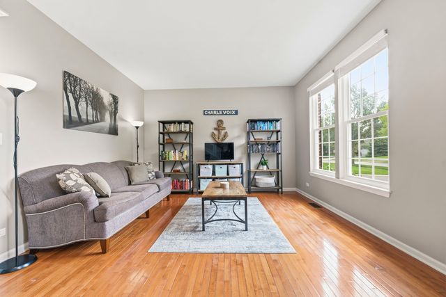 531 Brookside Avenue, Algonquin, IL 60102