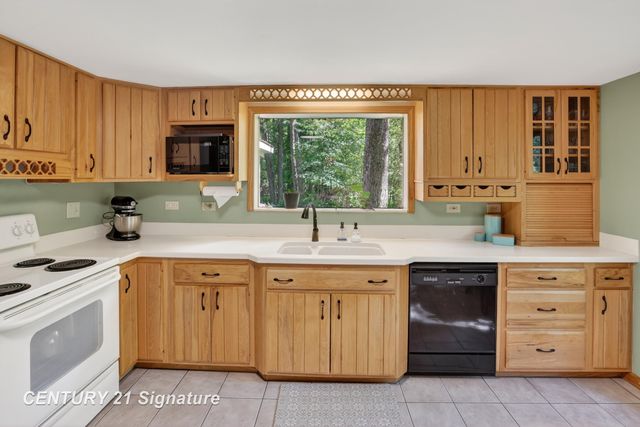 1820 Lawrence Drive, Midland, MI 48640