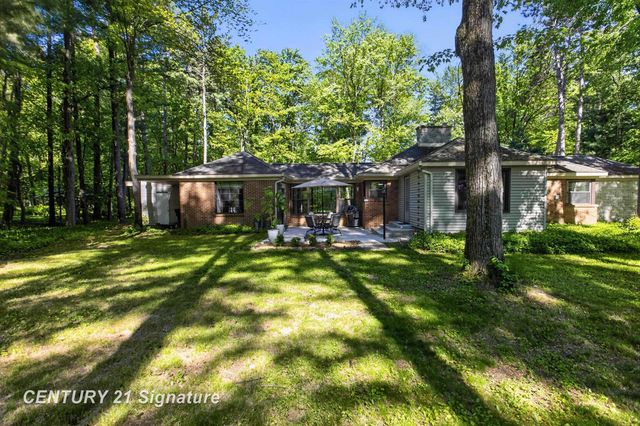 1820 Lawrence Drive, Midland, MI 48640