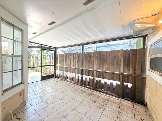 9850 W Heather Ln, Miramar, FL 33025
