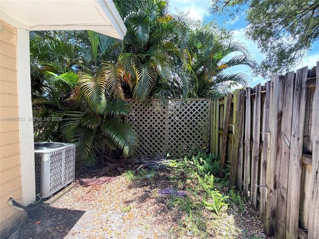 9850 W Heather Ln, Miramar, FL 33025