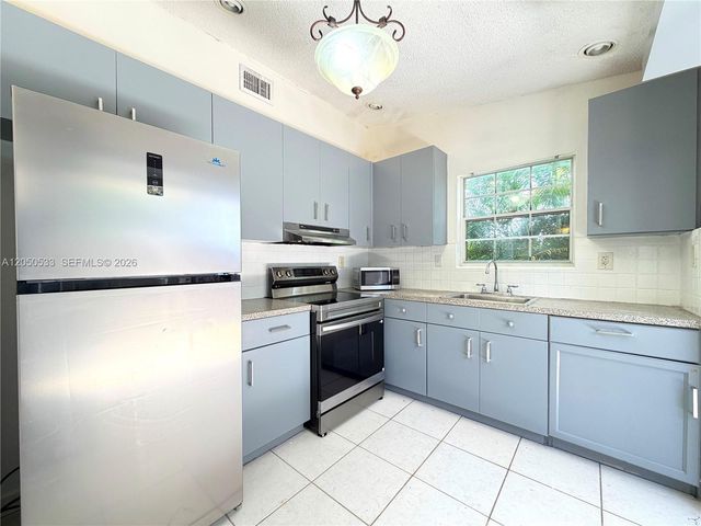9850 W Heather Ln, Miramar, FL 33025