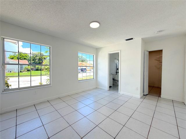 9850 W Heather Ln, Miramar, FL 33025