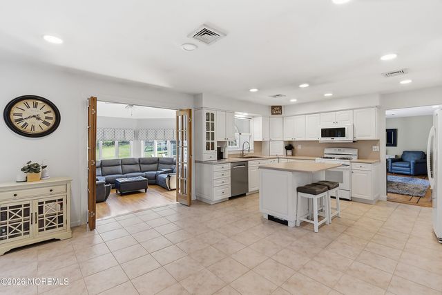 49 Farm Road, Middletown, NJ 07748