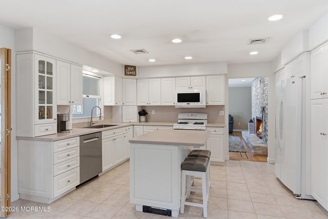 49 Farm Road, Middletown, NJ 07748
