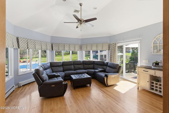 49 Farm Road, Middletown, NJ 07748