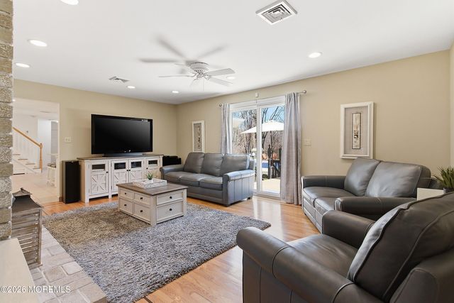 49 Farm Road, Middletown, NJ 07748