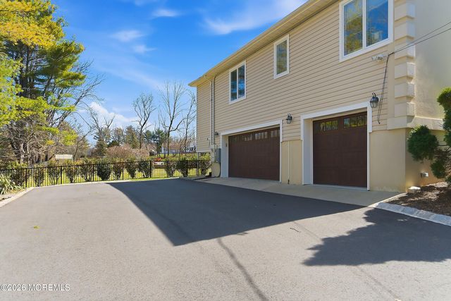 49 Farm Road, Middletown, NJ 07748