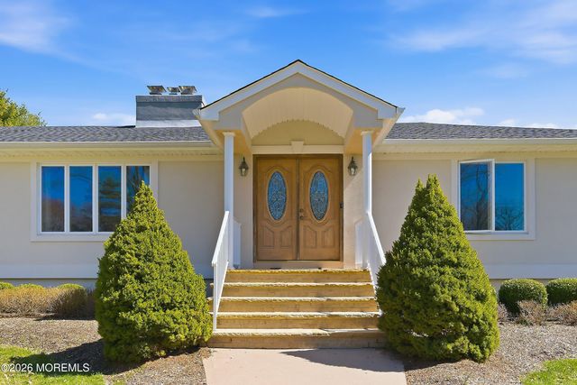 49 Farm Road, Middletown, NJ 07748