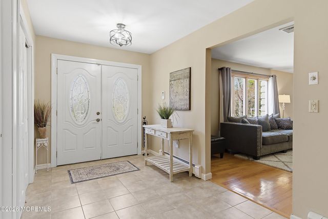 49 Farm Road, Middletown, NJ 07748