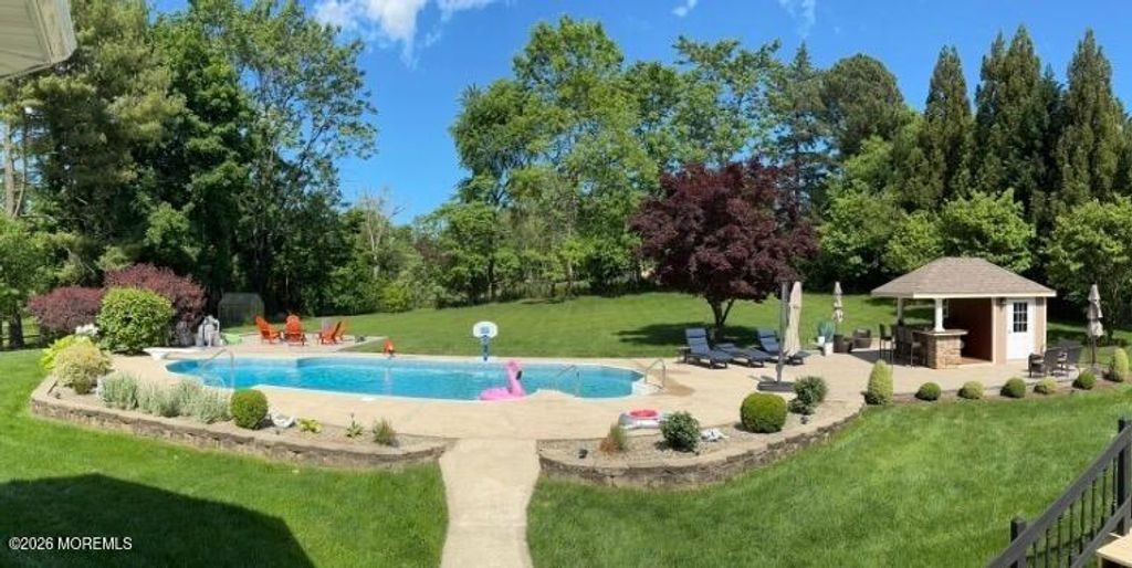 49 Farm Road, Middletown, NJ 07748