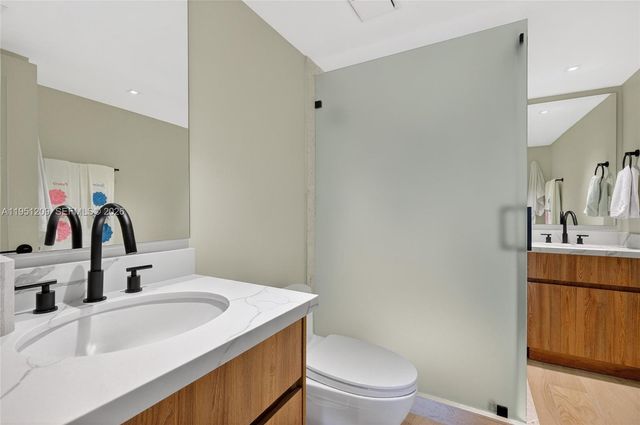 1 Grove Isle Dr A303, Miami, FL 33133