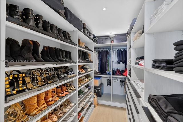 1 Grove Isle Dr A303, Miami, FL 33133