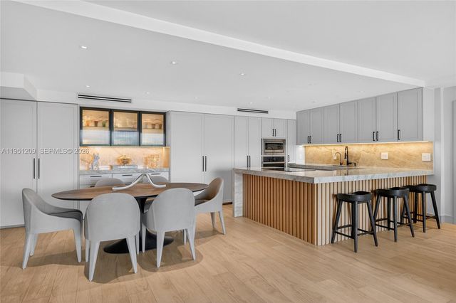 1 Grove Isle Dr A303, Miami, FL 33133