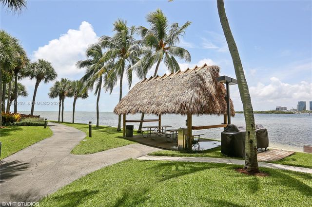 1 Grove Isle Dr A303, Miami, FL 33133