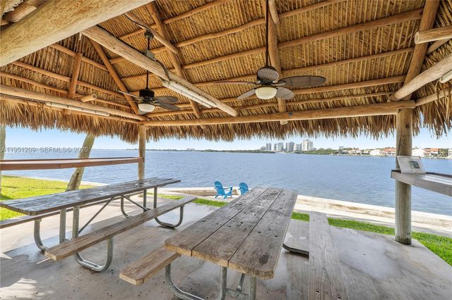 1 Grove Isle Dr A303, Miami, FL 33133