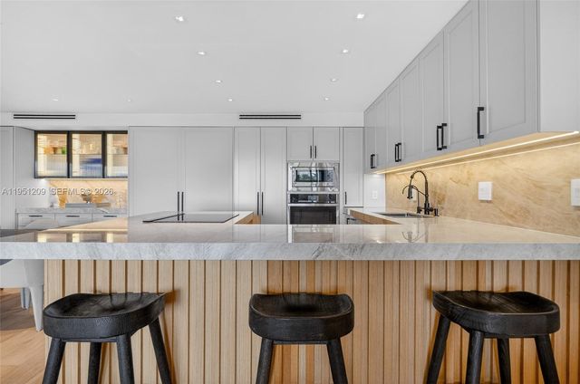 1 Grove Isle Dr A303, Miami, FL 33133