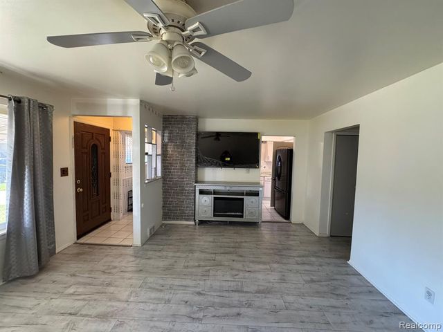 8847 Woodbine, Redford, MI 48239