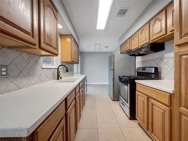 2103 Williamsburg Court N, League City, TX 77573